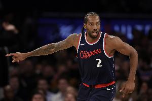 全都回来了！小卡半场11中8砍下25分5板2助3断2帽 次节独得19分