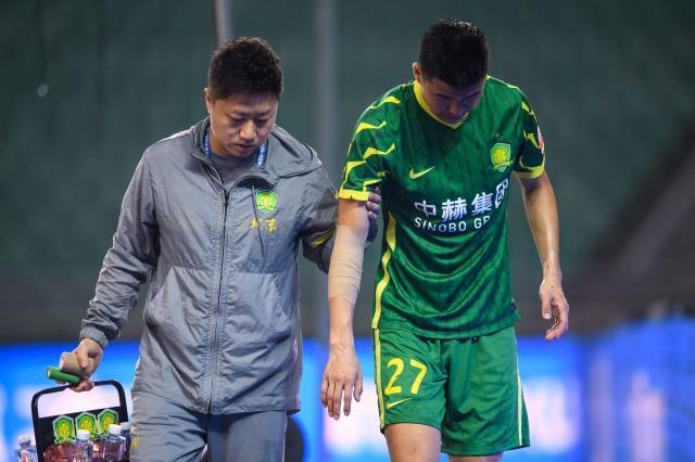 kaiyun-国足再迎坏消息！京鲁战两大国脚受伤赛季报销